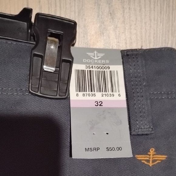 Dockers Pacific Cargo Short  Size 32.  Navy - Picture 5 of 6